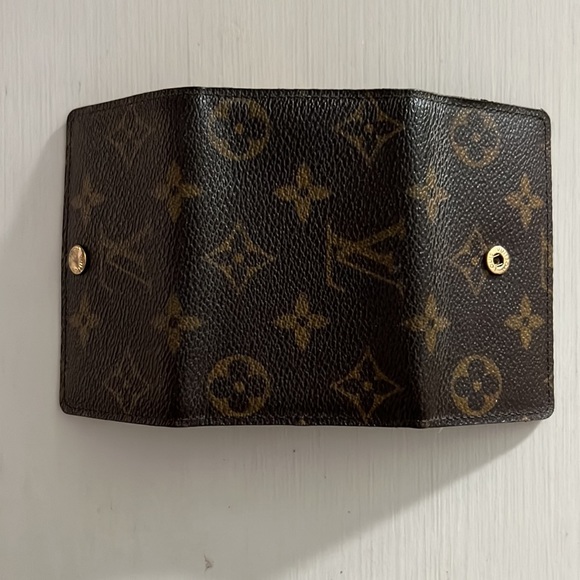 Louis Vuitton Monogram 6 Key Holder - Picture 7 of 9